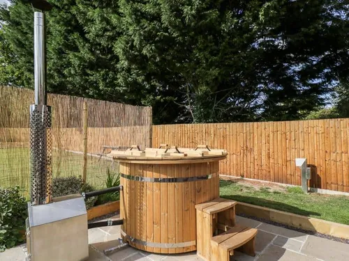 Garden with wooden hot tub and steps