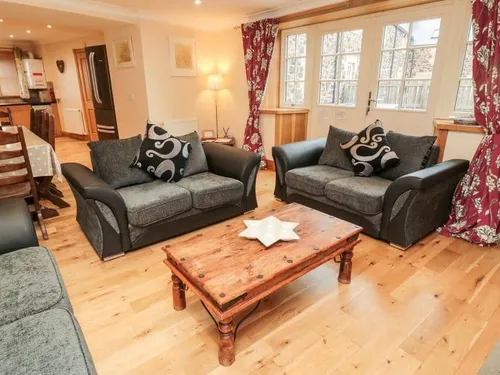 Cottage living room with two sofas and coffee table on wooden floor