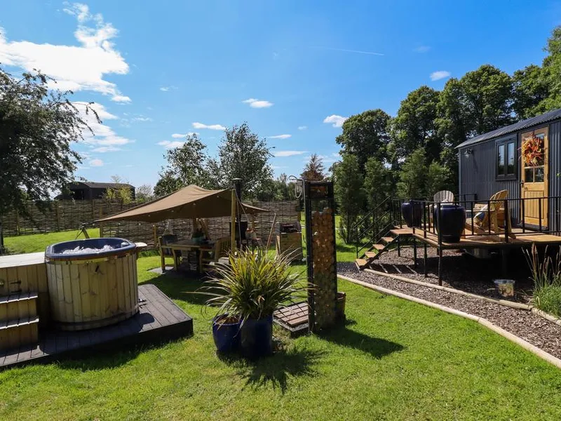 Limetree Glamping with private wooden hot tub and outdoor seating area