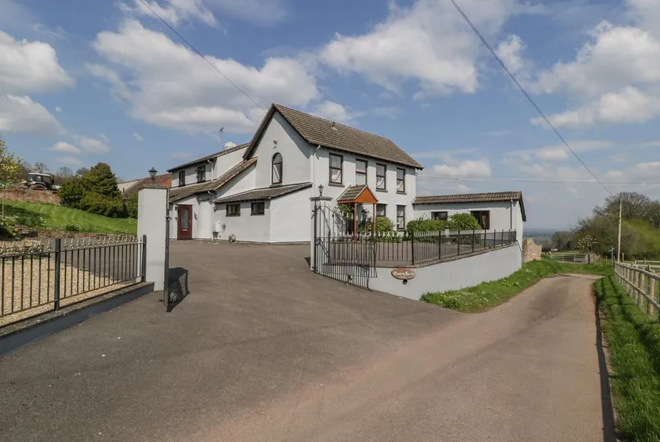 Moors Farm cottage with gated driveway and countryside views