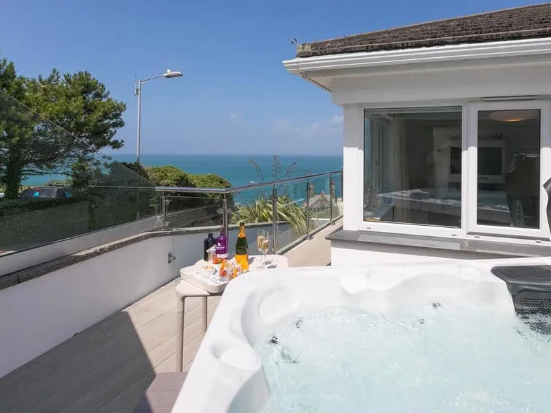 Hot tub on Portside’s terrace with sea view and glass balustrade