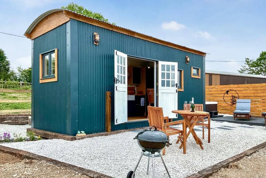 Walkeridge Farm with seating area and barbecue on gravel patio